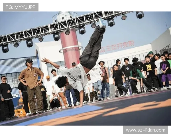 重庆飞盘队在全国街舞大赛中的精彩团队协作表现引发热议与赞赏